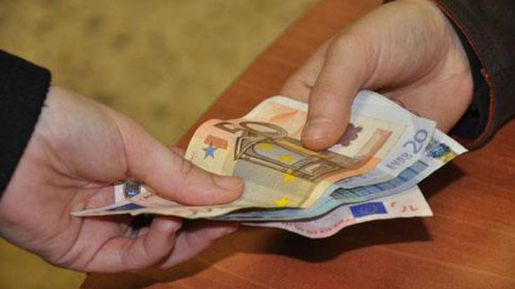 Krisi larrian dauden herritarrei Kutxak dirulaguntzak emango dizkie