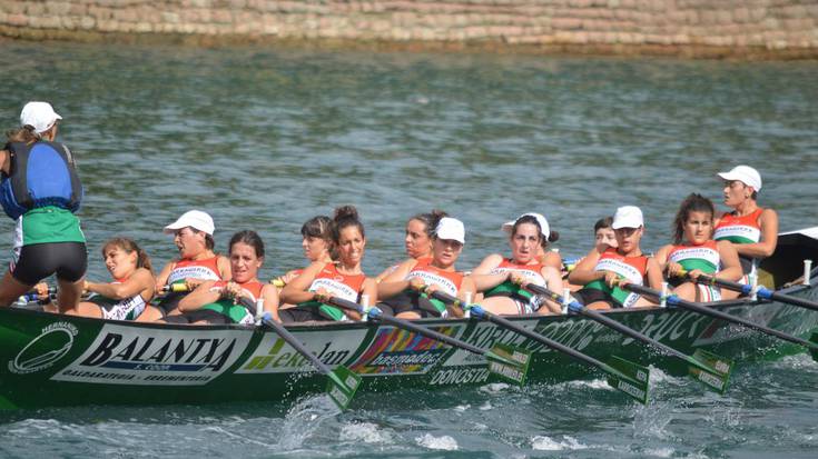 Podiuma zipriztindu dute Donostian, ‘Maialen’ ontziko arraunlariek