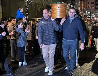 Pasillo hunkigarriarekin eman zioten azken agurra Juanito Rodriguezi