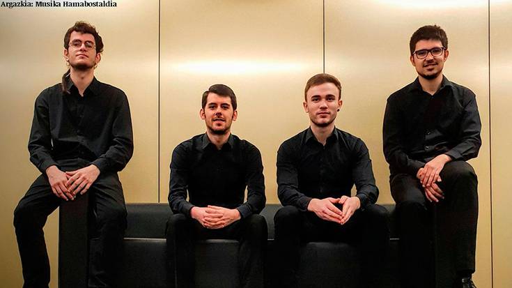 Hamabostaldian Pache, 'Four Beats' taldearekin