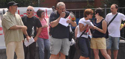«Egin liteke, baina ez dute nahi» oihukatuz protestatu zuten atzo