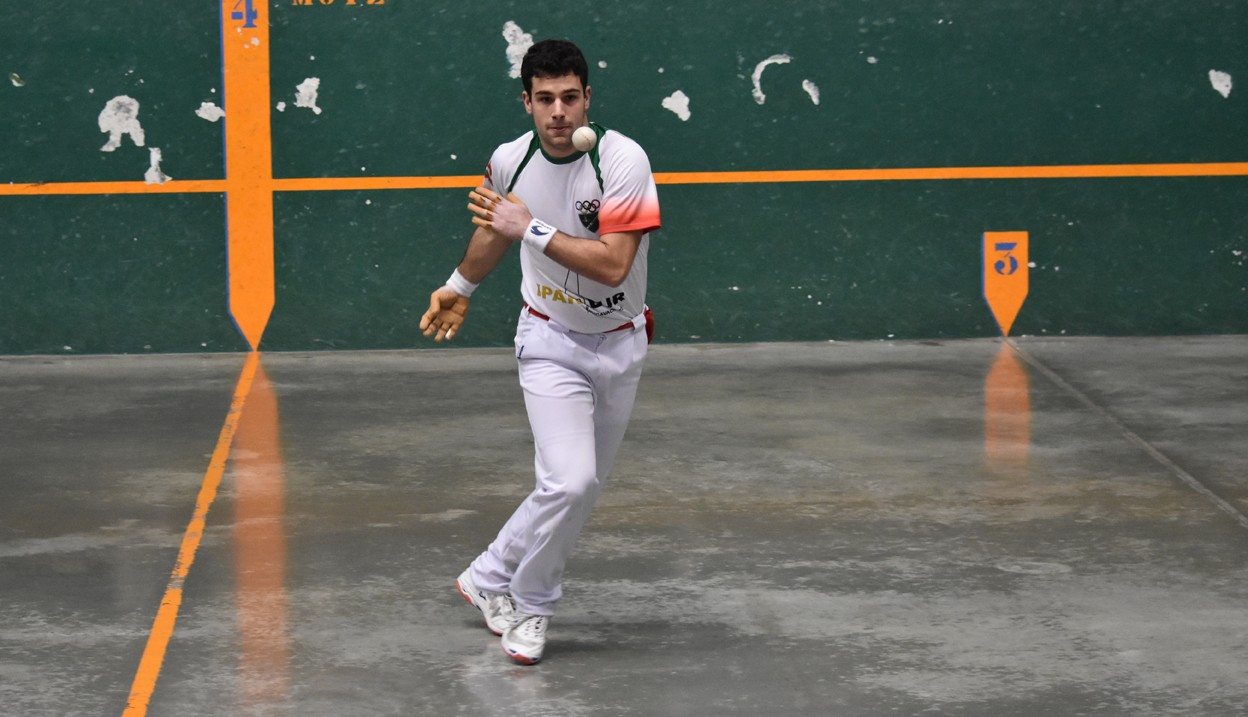 Kiroldegian gaur, pelota partidua