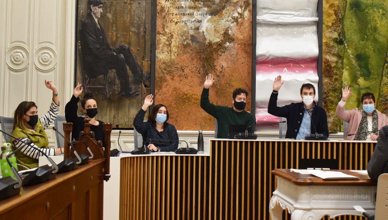 Pleno luzeak izango dira gaur, Hernanin eta Astigarragan
