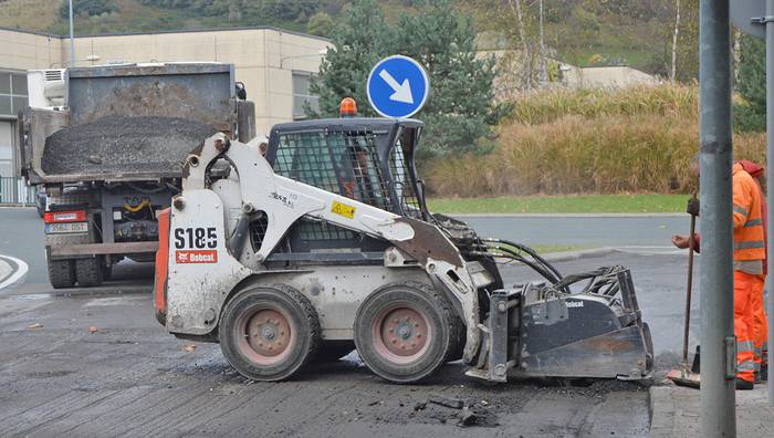 Asfaltatze lanak bihartik, Etxeberrin