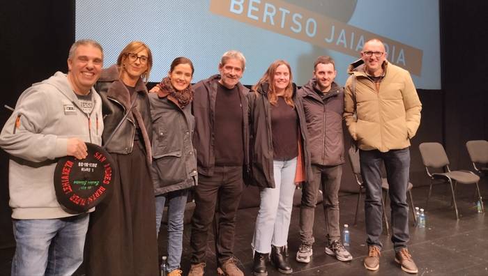 Legorburu txapeldun, Eibarko bertsopaperetan