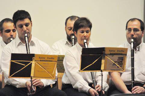 Akordeoi, txistu eta saxofoi doinuak bihar, Santa Zezilia girotzen hasteko