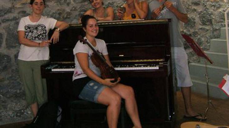 Ipuina eta musika uztartuko dituen emanaldia, gaur
