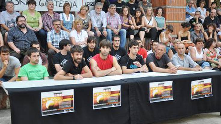 10 gazteen kontrako epaiketa salatu, eta manifestazioa deitu zuten atzo