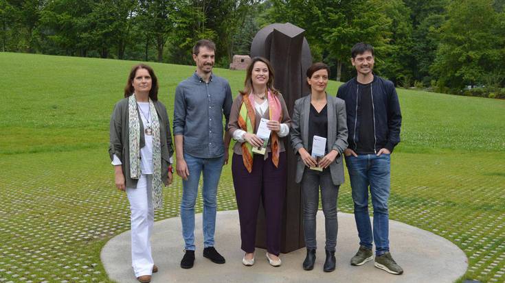 Chillida Lekuk udarari  begira, dozenaka ekitaldi 