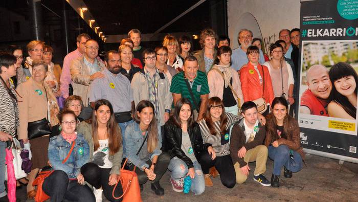 Elkarri on egiteko, bidali selfie bat