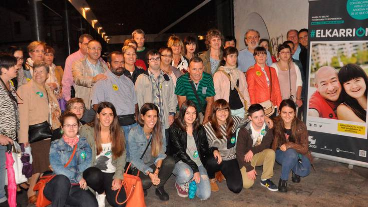 Elkarri on egiteko, bidali selfie bat