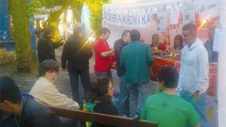 Dobera-Kronikako gosariekin ‘xuxpertu’ ziren atzo ordu 
txikitan zebiltzanak.