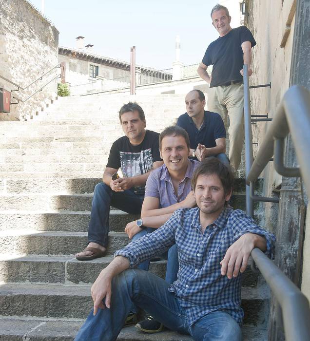 Musika, irudiak eta poesia da ‘Jainko txiki eta jostalari hura’