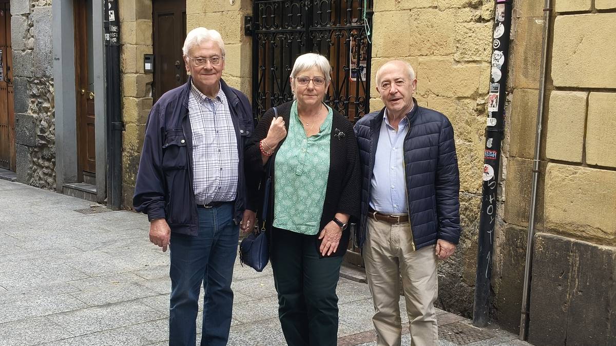 Ricardo Ramos, Juan Bautista Biurrarena  eta Cecilio Jauregi, omenduak Karmenetan
