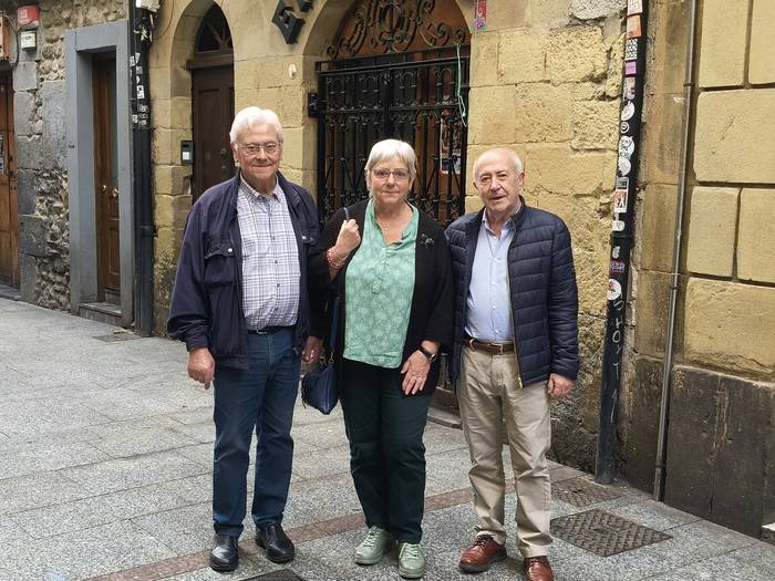 Ricardo Ramos, Juan Bautista Biurrarena  eta Cecilio Jauregi, omenduak Karmenetan