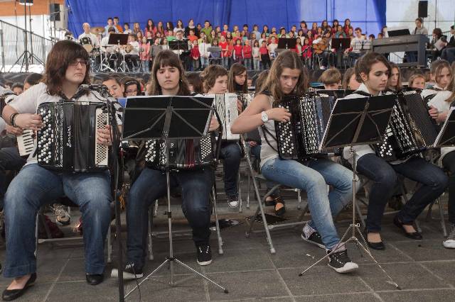 Musikariz betetako herria izan da beti Hernani