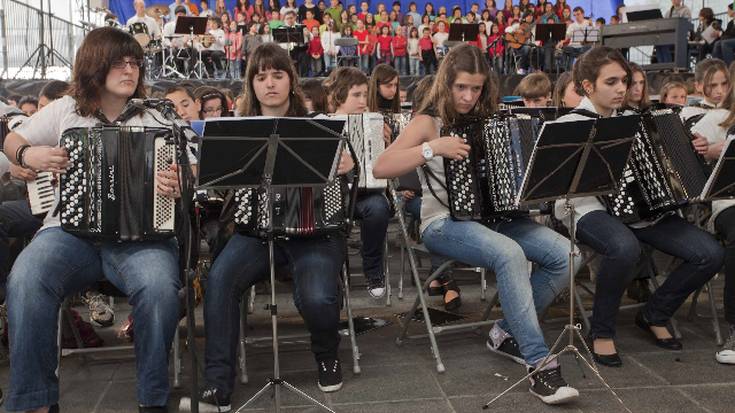Musikariz betetako herria izan da beti Hernani