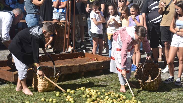 Igandean ospatuko dute Sagar Uztaren jaia  Foru Plazan, eta bihar hasiko dira festa berotzen