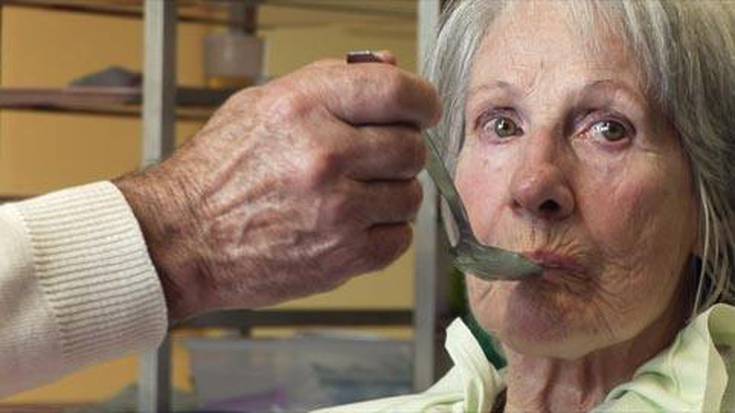 Alzheimerra duten gaixoen zaintzaile anonimoak, protagonista