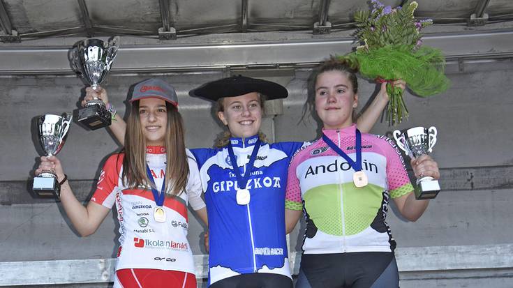 Laiene eta Igoin Pikabea podiumean, Gipuzkoako Txapelketan
