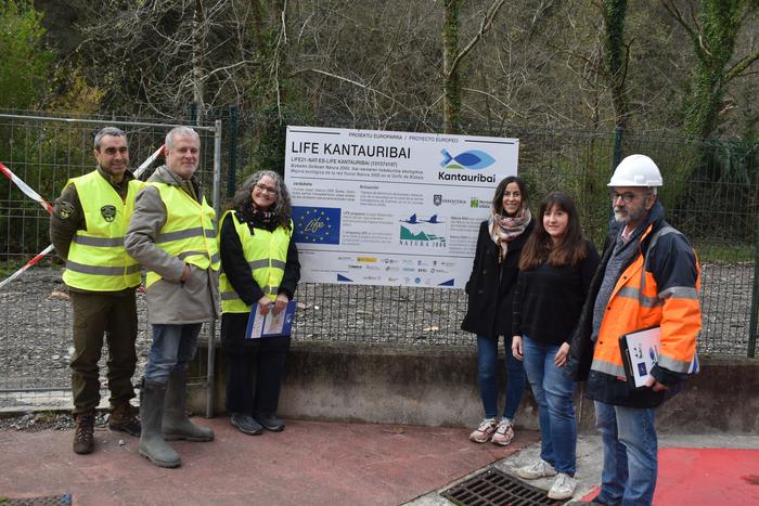 Dagoeneko martxan daude Ereñotzuko zentral hidroelektriko zaharraren ingurua eraberritzeko lanak