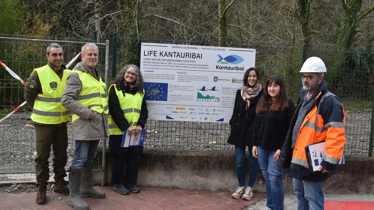 Dagoeneko martxan daude Ereñotzuko zentral hidroelektriko zaharraren ingurua eraberritzeko lanak