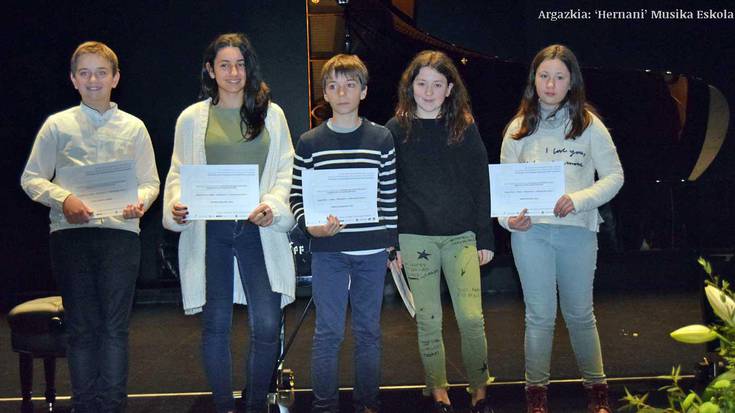 Pianojole hernaniarrek maila ona, Donostia Hiria sarian