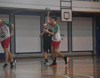 Hernanik Gipuzkoako eskubaloiko lehen mailara igotzeko aukera du