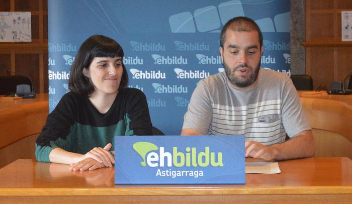 «Lehenengo urtea alferrik galdu du EAJk;  EH Bilduren aurreko legealdiko lanei esker bizi da»