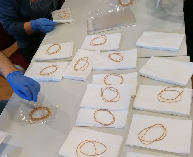 Maskarillak egiteko materiala eskuragarri, goizuetarrentzat