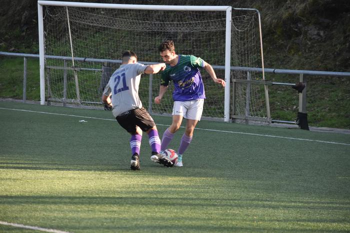 Garaipen bat, berdinketa bat eta porrot bat, futbol talde nagusiek