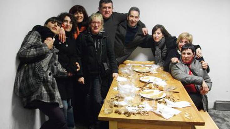 Sagardotegi eta taberna giroan mintza-praktikan
