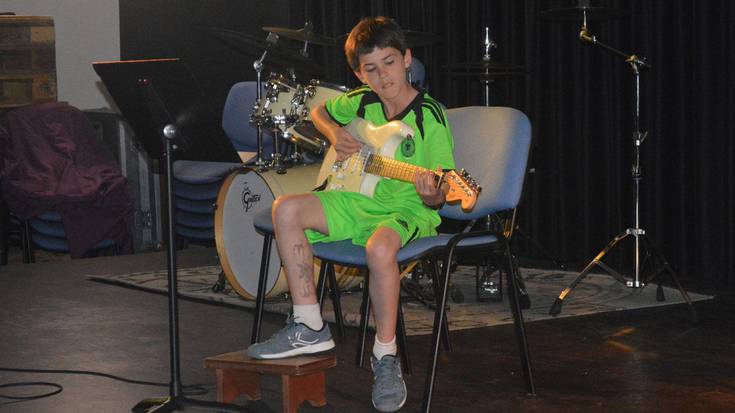 Gitarra, gaur