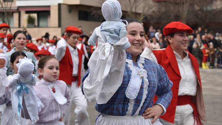 Bailara dantzan jarri zuten atzo,  eta oinek 'dardarka' segiko dute gaur