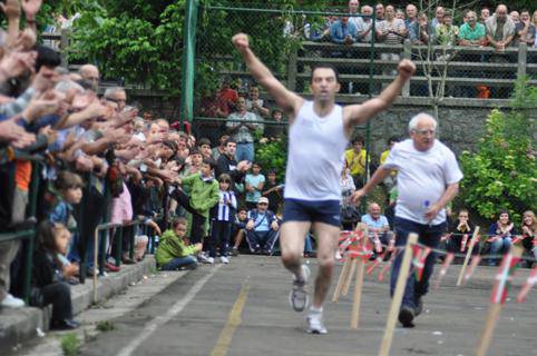 Gaur, San Antonio egunean, sagardo probaketa, bertso jaialdia eta zikiro jatea 
