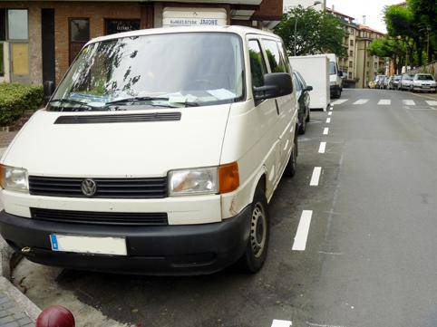 Multak jarri dituzte kotxea utzi daitekeen lekuan