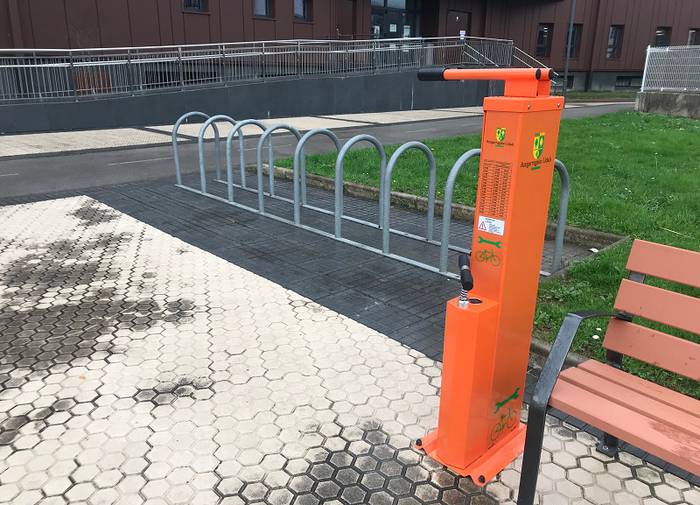 Bizikletak konpontzeko hiru totem jarri dituzte Astigarragan