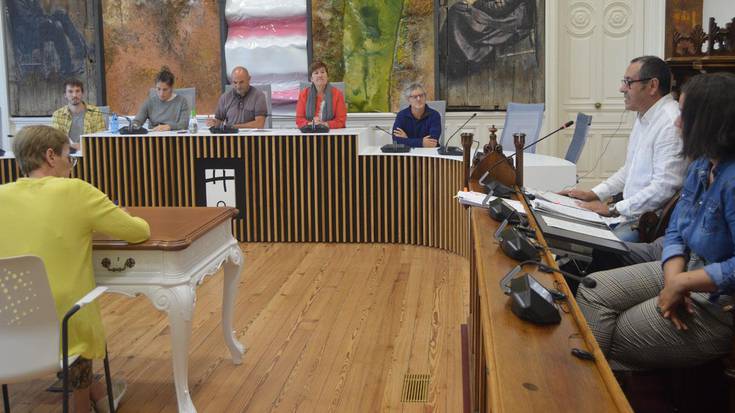 Eztabaida EH Bilduk eta EAJk, igerilekuko datu eta iritzien inguruan