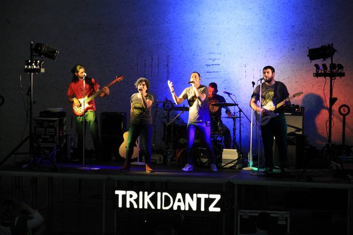 Musika eta dantza gozagarri Trikidantzekin, goizuetarrek