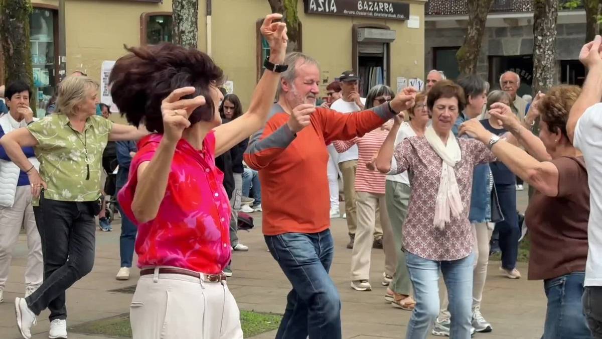 Erromeria alaia, Dantzari Astearen azkeneko egunean