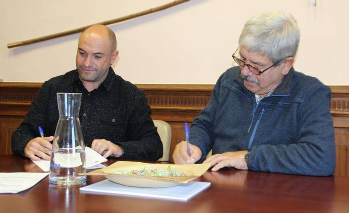 Udalak eta Gure Esku Dagok  lankidetza hitzarmena berritu dute