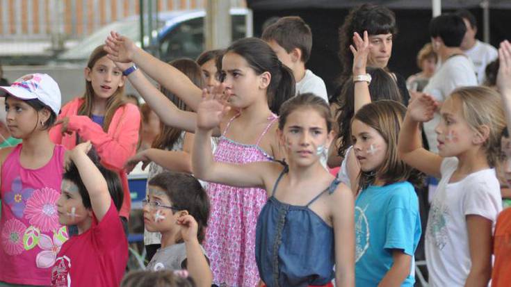 45 urte eta bide berria, umorean eta  dantzan ospatu zituzten 