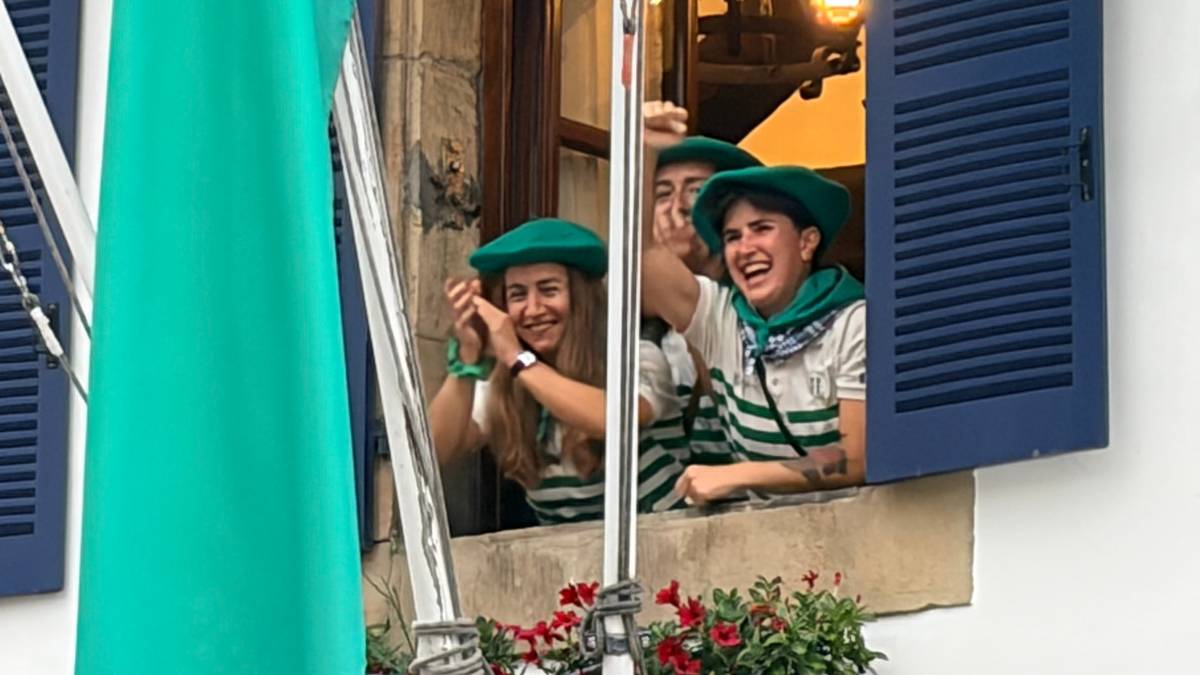 Hiru arraunlari hernaniar txapeldun Euskotren eta ETE ligetan, Arraun Lagunakekin eta Hondarribiarekin