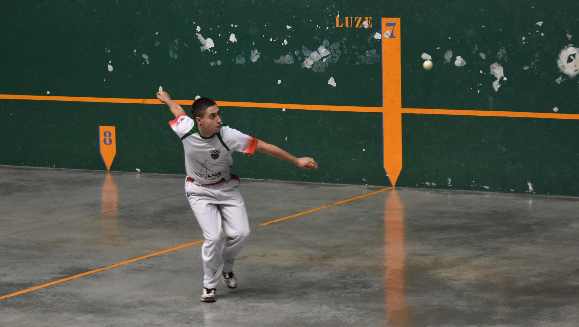 Goizean eta  arratsaldean,  pelota partiduak