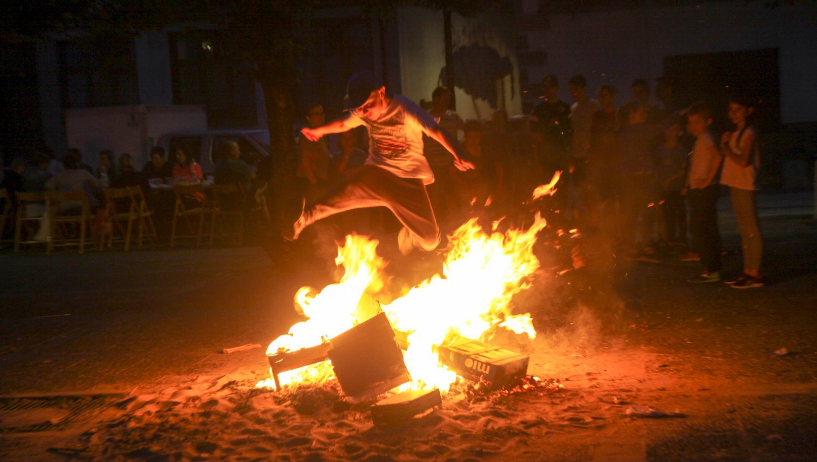 Karmen bezperako festa, iluntzean