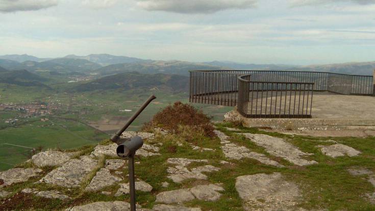 Gorobel mendilerroan barrena,  ibilbide ikusgarria