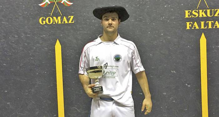 Gogor borrokatuta, Gurutzealderentzat txapela