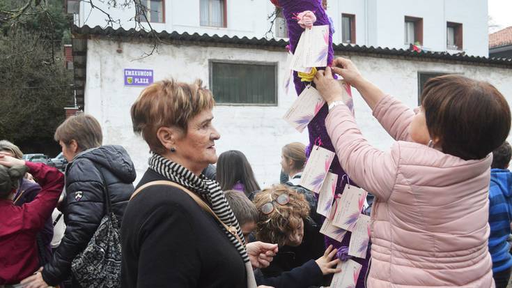 Emakumeen historia, beraien praktiken bidez