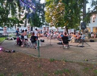 Giro ederra sortu zen pasa den ostiraleko bertso saio musikatuan