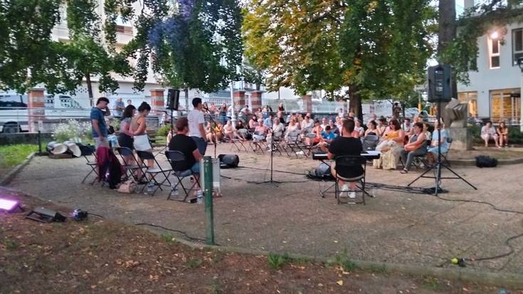 Giro ederra sortu zen pasa den ostiraleko bertso saio musikatuan